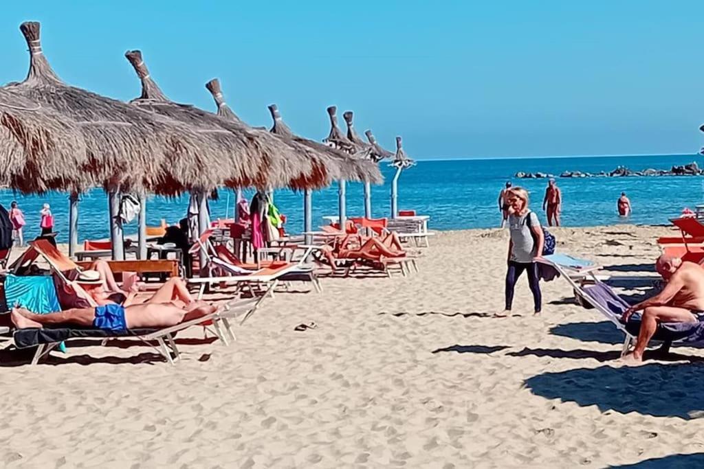 Casa Di Pipo - Appartamento Davanti Al Mare Pescara Eksteriør bilde